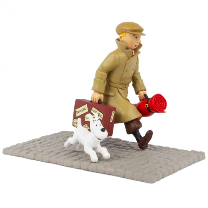 'They arrive' figurine